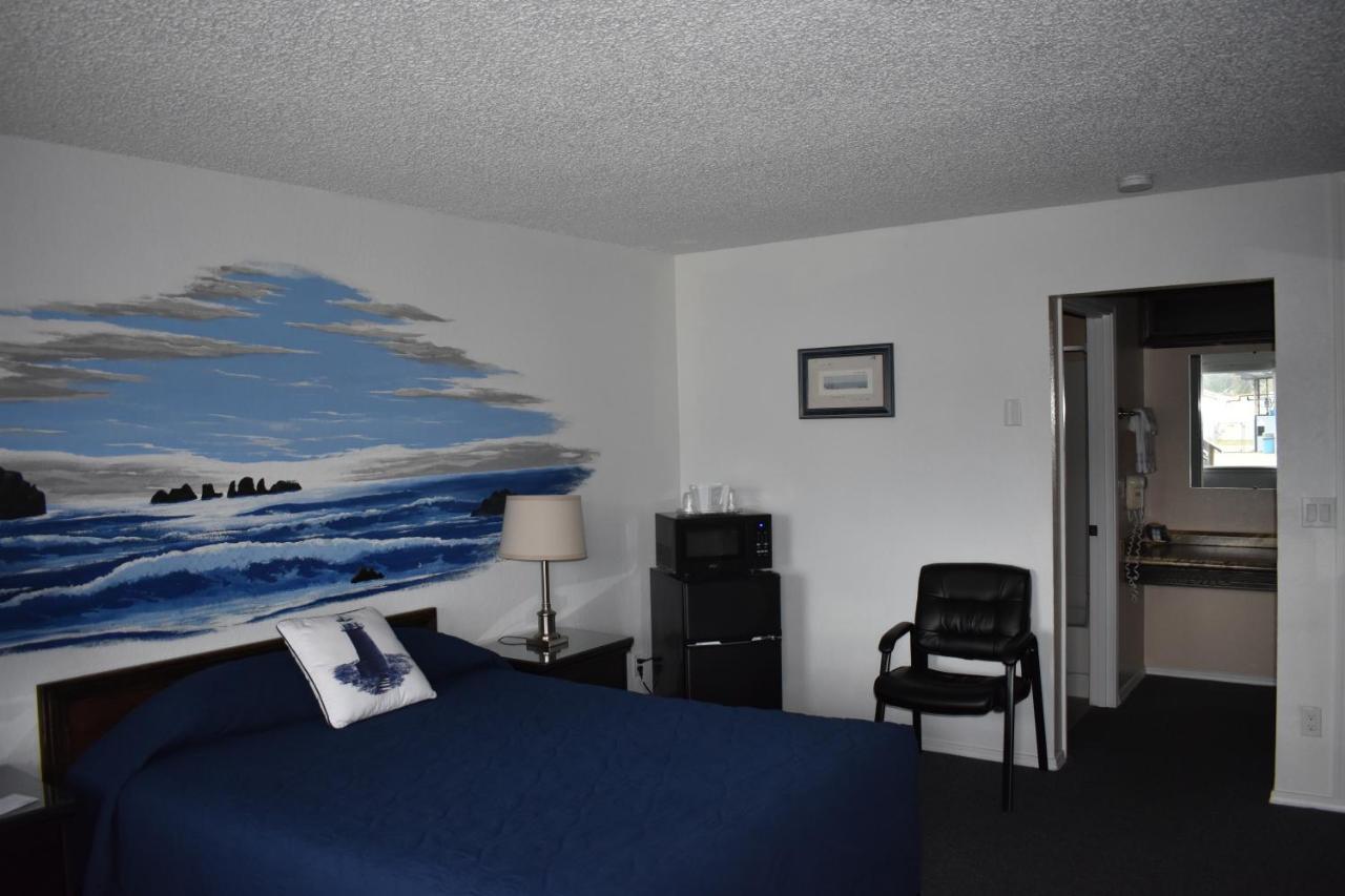 Lighthouse Cove Inn Bandon Buitenkant foto A room at the motel