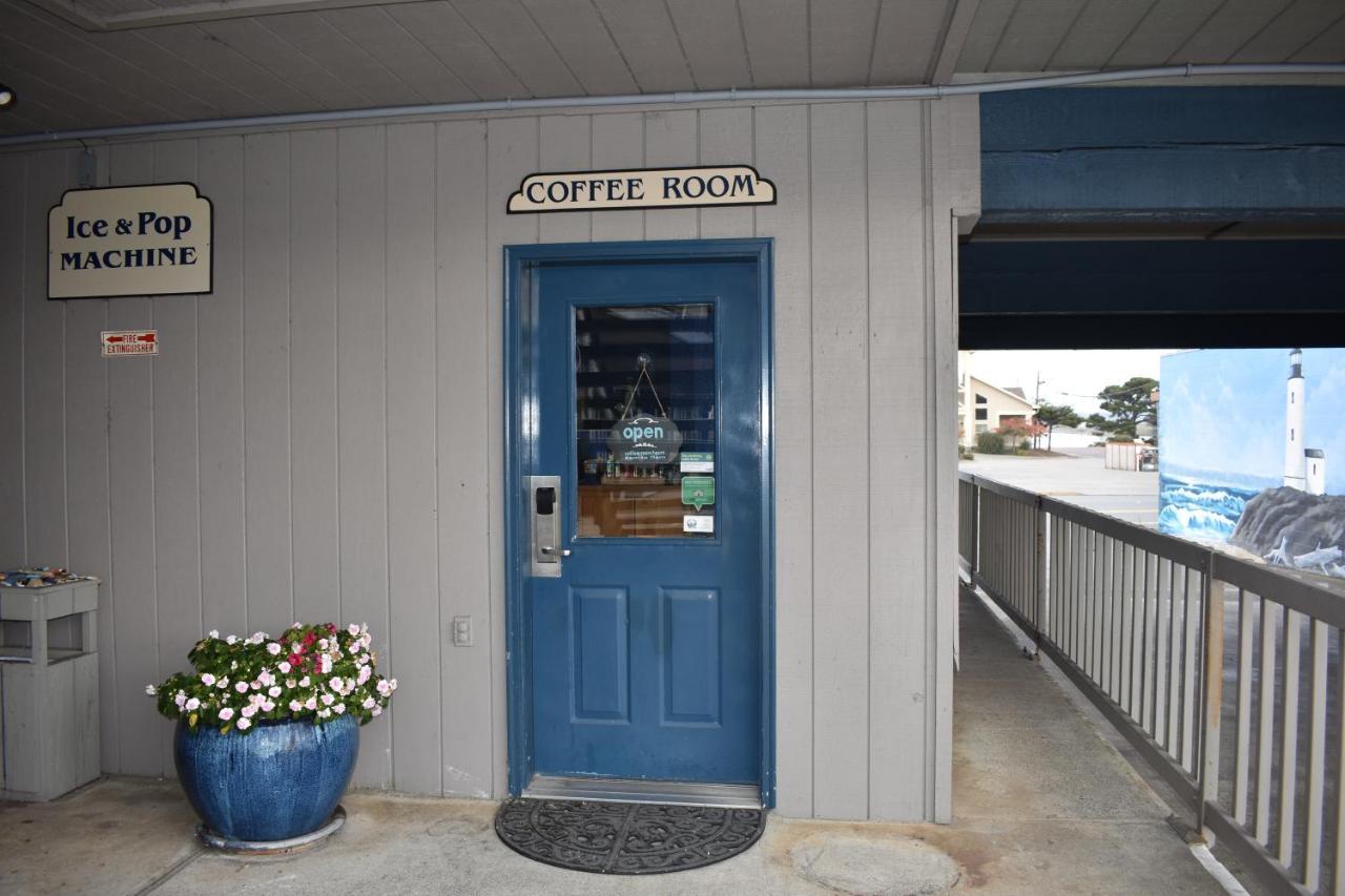 Lighthouse Cove Inn Bandon Buitenkant foto The coffee room at the airport