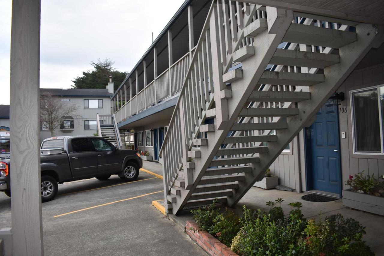Lighthouse Cove Inn Bandon Buitenkant foto The staircase at the motel where the film was shot