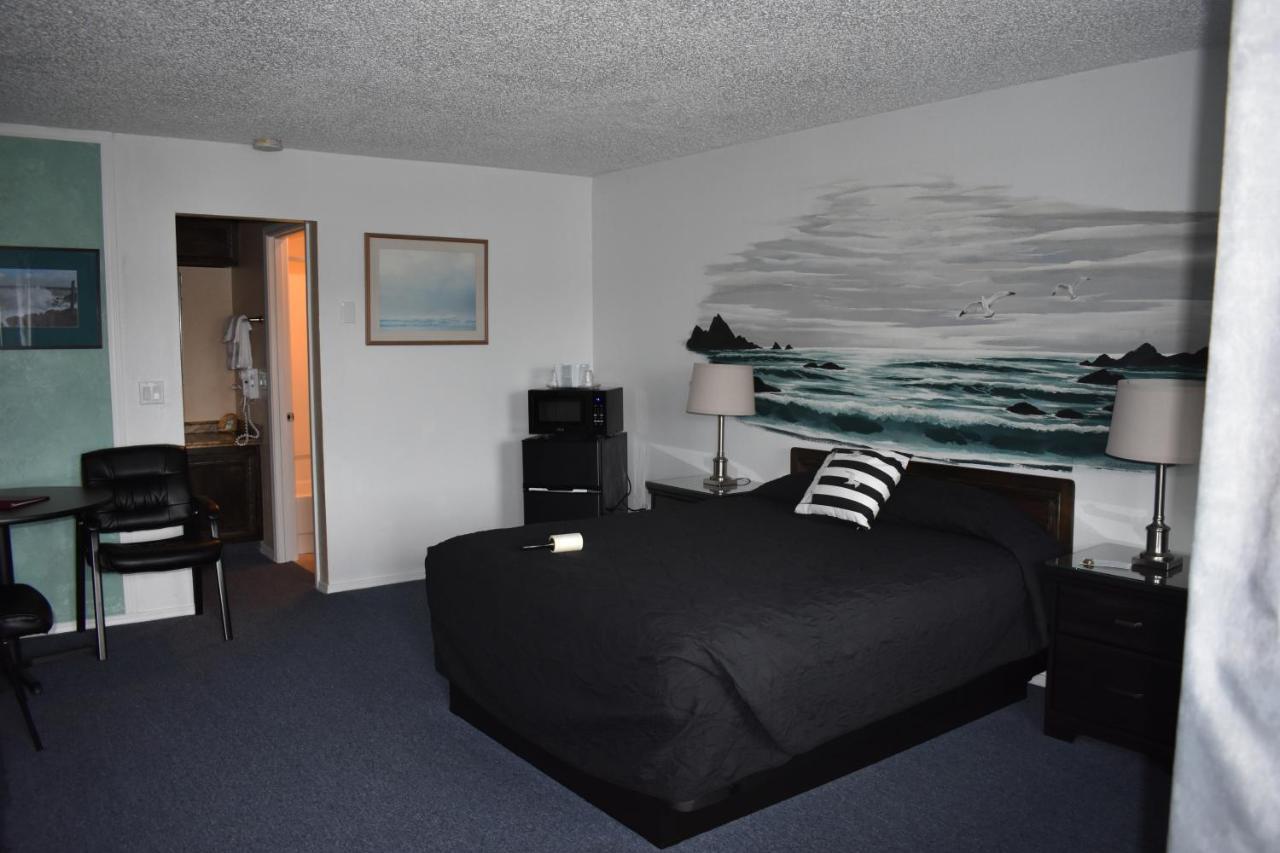 Lighthouse Cove Inn Bandon Buitenkant foto A room at the Inn at the Opera