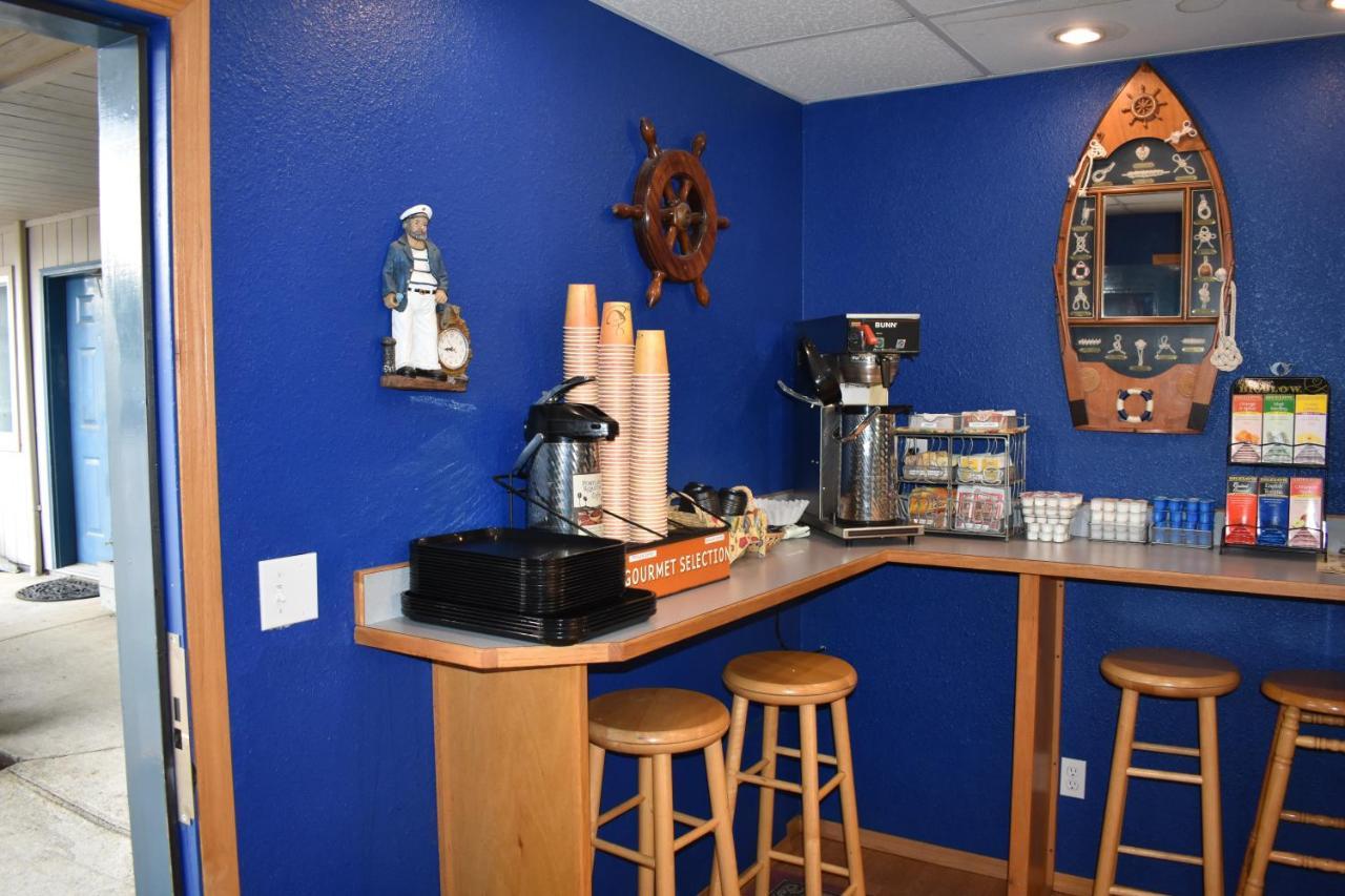 Lighthouse Cove Inn Bandon Buitenkant foto The coffee bar at the station