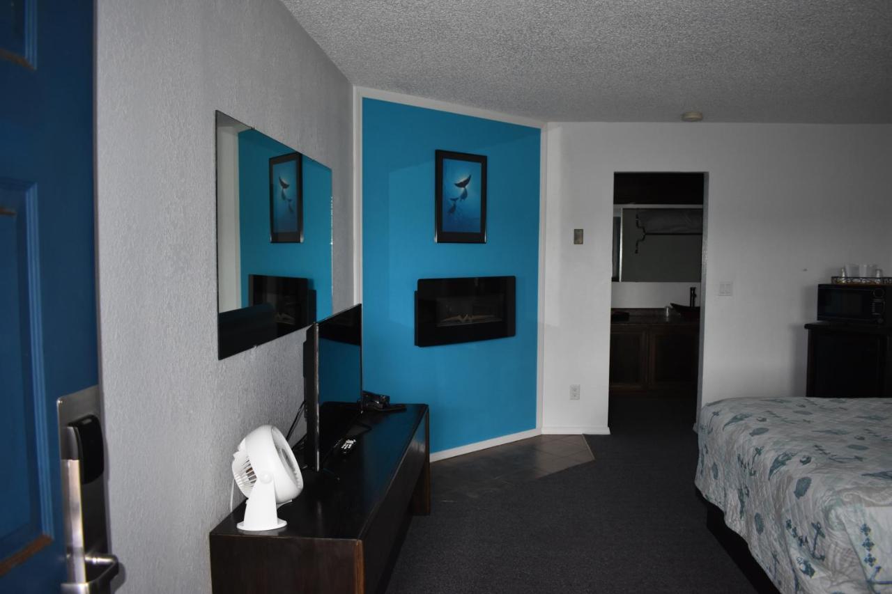 Lighthouse Cove Inn Bandon Buitenkant foto A room at the motel