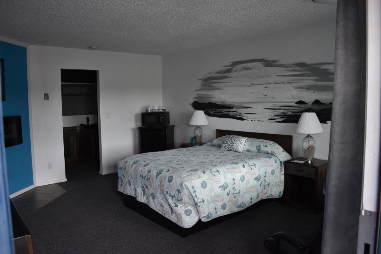 Lighthouse Cove Inn Bandon Buitenkant foto A room at the motel