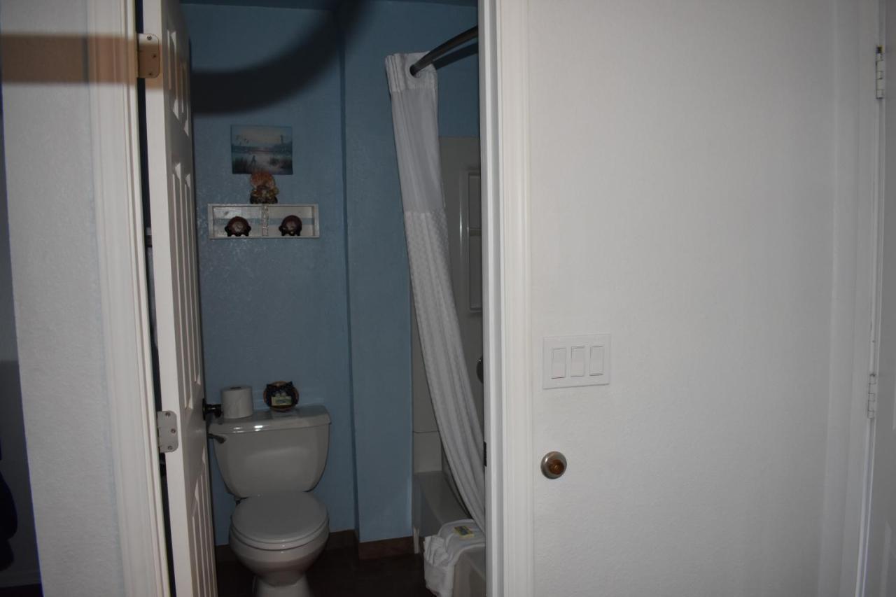 Lighthouse Cove Inn Bandon Buitenkant foto Bathroom