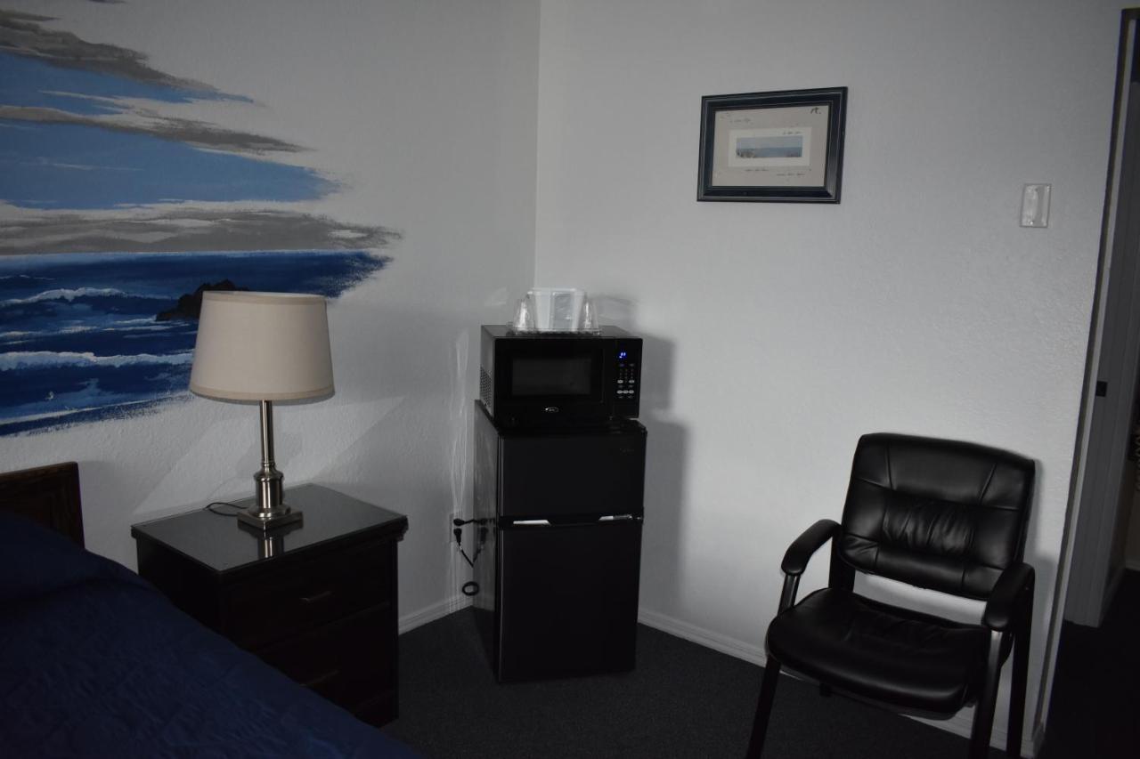 Lighthouse Cove Inn Bandon Buitenkant foto A typical room at the motel